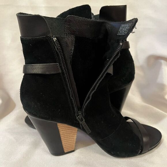 Tsubo Black Suede peep toe ankle boots, like new, size 7.5 - Picture 9 of 14